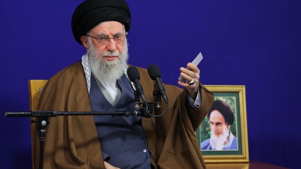 الإمام الخامنئي الشعب الإيراني أظهر عزيمته أمام الأعداء
