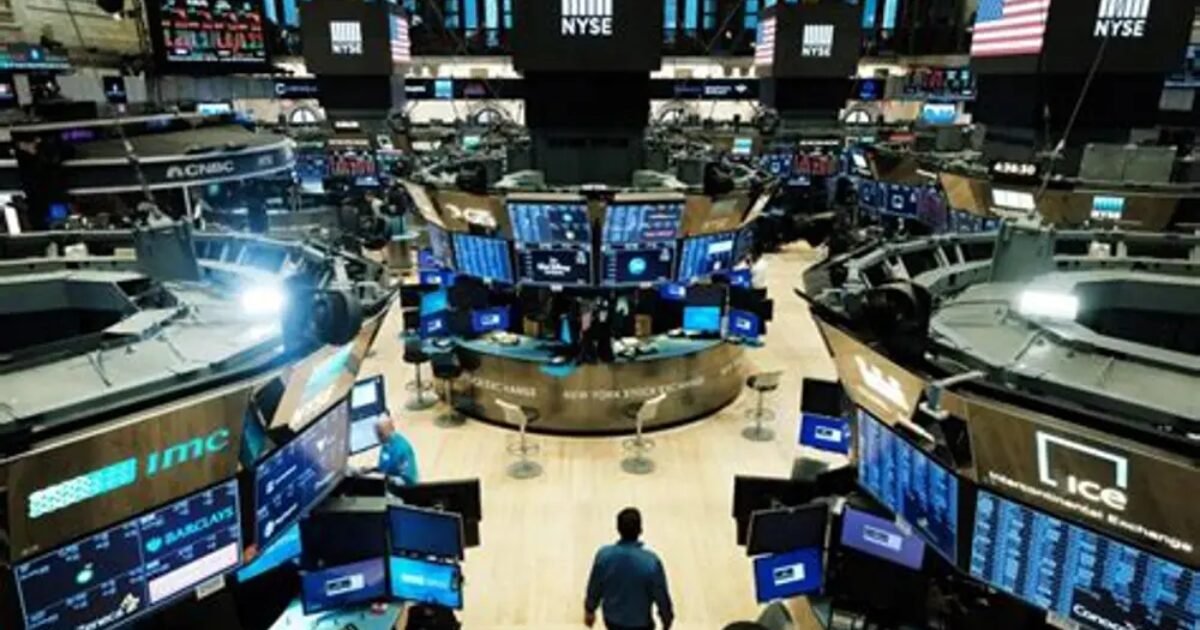 الدولار والذهب تحت تأثير عوائد السندات والتضخم الأميركي