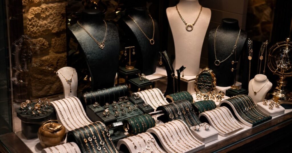تقييمات مرتفعة لـ Valora Jewelry and Watches وفق منصات التقييم