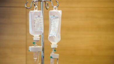 FDA تحذّر بعد استدعاء Baxter من مخاطر محتملة للألياف الزجاجية في المحاليل الوريدية