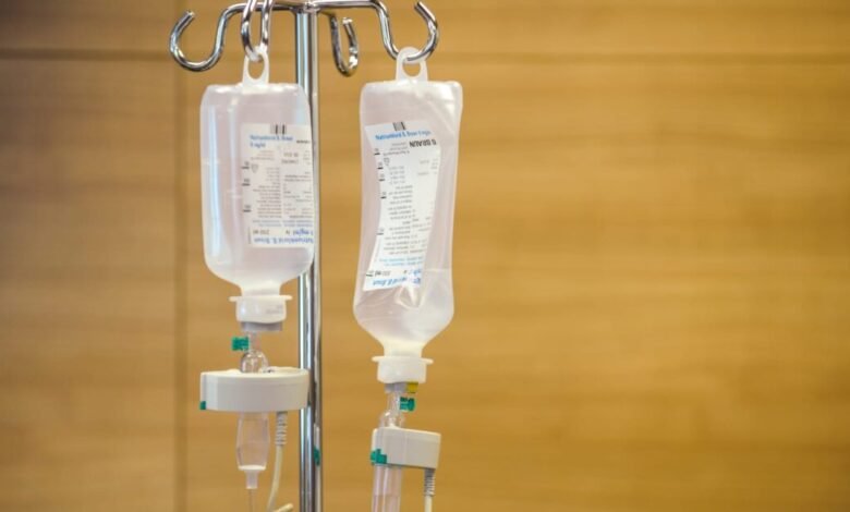 FDA تحذّر بعد استدعاء Baxter من مخاطر محتملة للألياف الزجاجية في المحاليل الوريدية