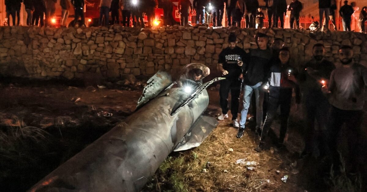 صورة مميزة: اتفاق لوقف العمليات العسكرية وإعادة فتح مضيق هرمز أمام السفن