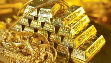 ضعف الدولار وترقب بيانات التضخم يدفعان الذهب إلى 4,646 دولار