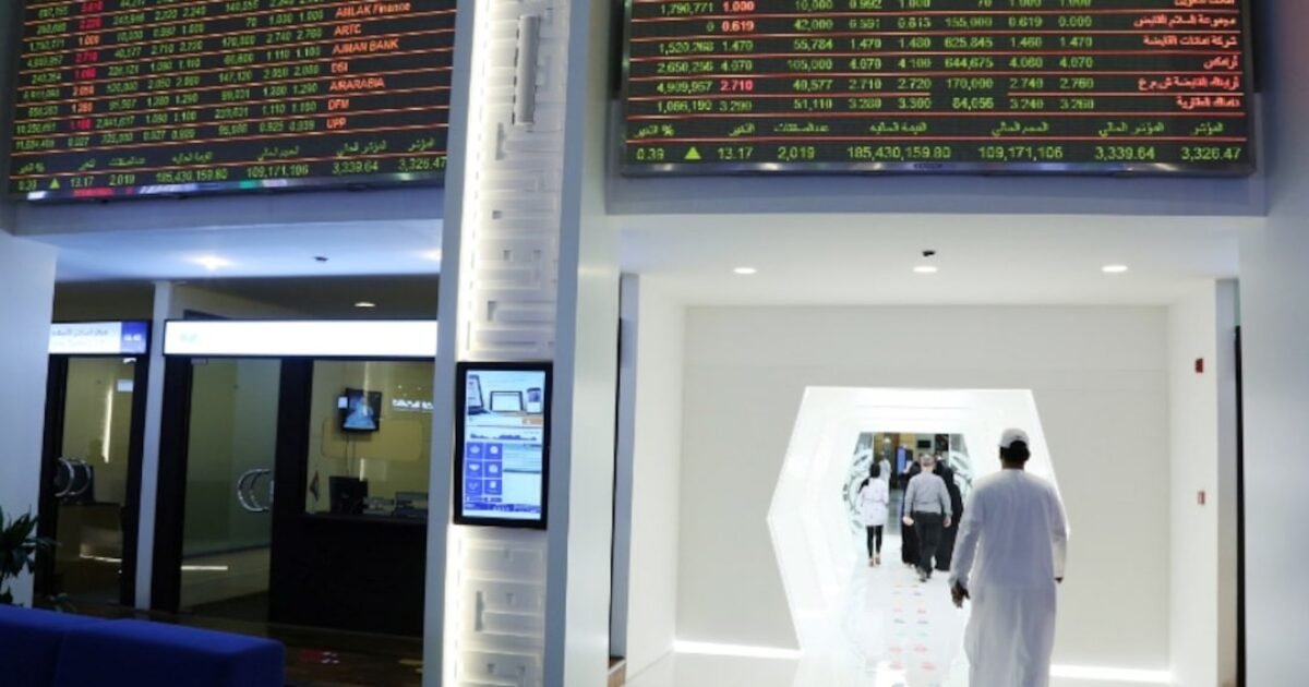 السوق السعودية تنخفض 1.2% وأرامكو تهبط 1.4% مع تراجع أسعار النفط