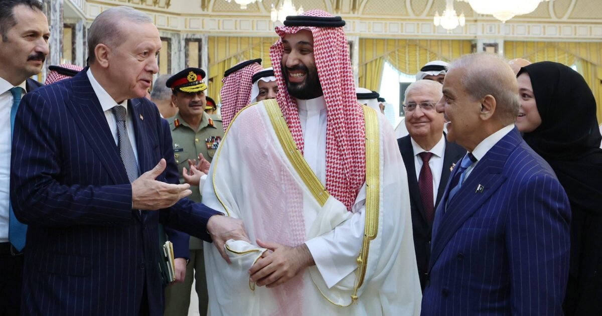 باكستان تنفي وجود قرار لتفعيل بند الدفاع في اتفاق مكة بعد هجمات الحوثيين - أرشيف غوغل وبينغ