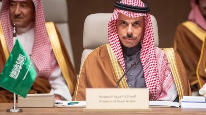 تصعيد عسكري حول مطار الرياض يهدد بتوسيع الحرب في المنطقة